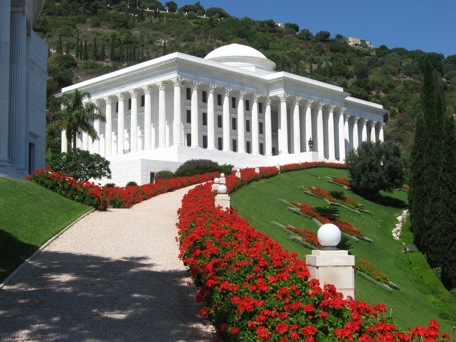 Seat of the <a href="/content/Universal_House_of_Justice" style="color:blue">Universal House of Justice</a>, governing body of the Bahá'ís, in <a href="/content/Haifa" style="color:blue">Haifa</a>, Israel